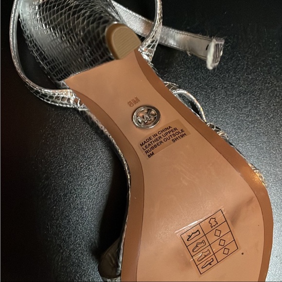 MICHAEL KORS Heels Silver size 8 - Picture 4 of 4